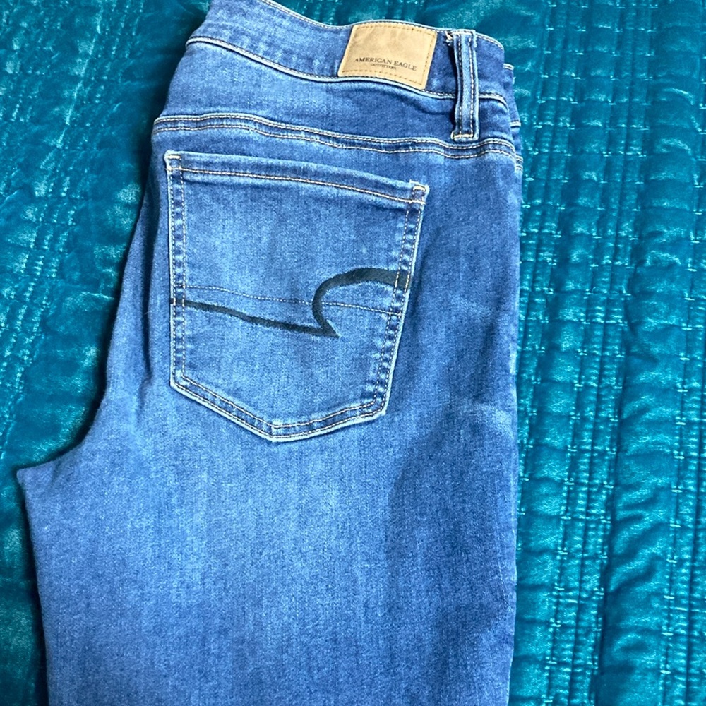 American Eagle 🦅 jeans. Next level stretch.
